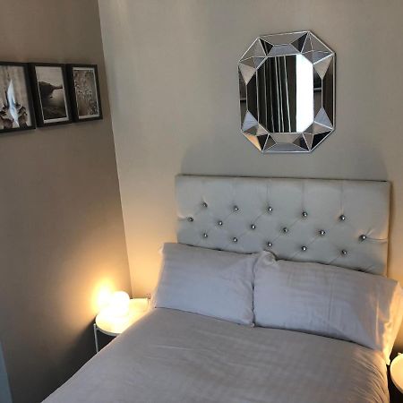 3 Double Bed Brittania Styled Central Home Near Lfc Sleeps 6 With Free Business Super Fast Fibre Broadband Liverpool Eksteriør billede
